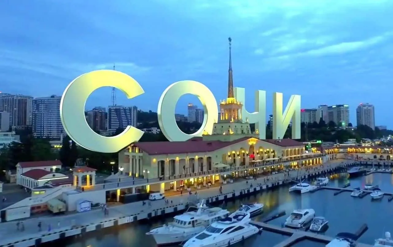 Бюджетный ночлег у побережья: улицы и площадки для поиска